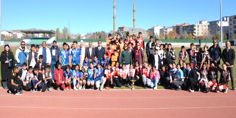 Kars'ta Atletizm İl Birinciliği Tamamlandı