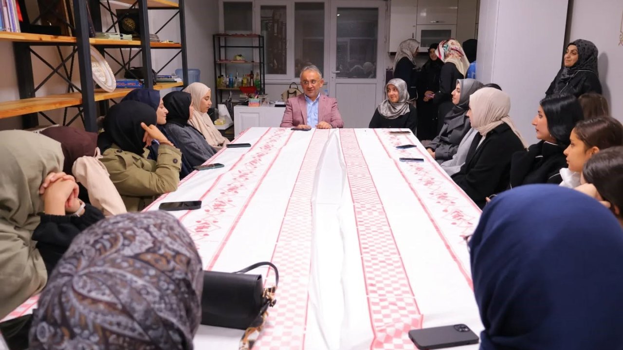 Bayburt’ta üniversite öğrencilerine gençliğin önemi anlatıldı