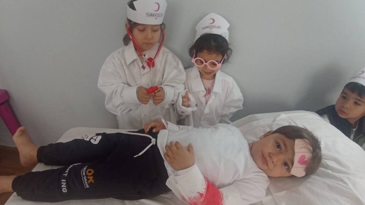 Anamur’da miniklerden ’Kızılay Haftası’ etkinliği