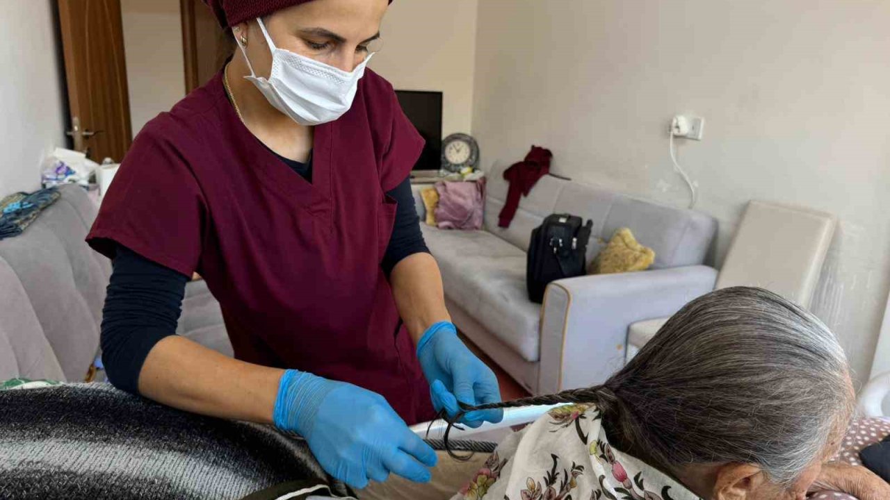 Hacılar’da evde bakım hizmeti gönüllere dokunuyor