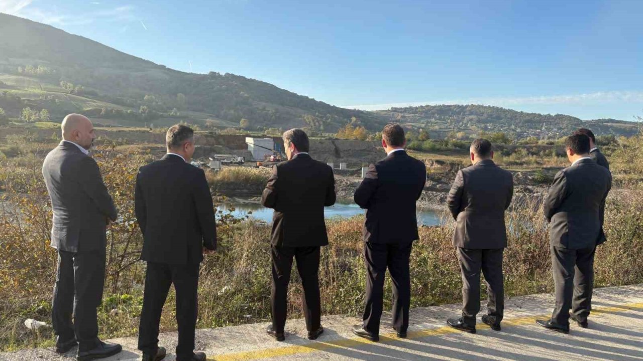 Bafra’da OSB’leri birbirine bağlayacak dev köprü hızla yükseliyor