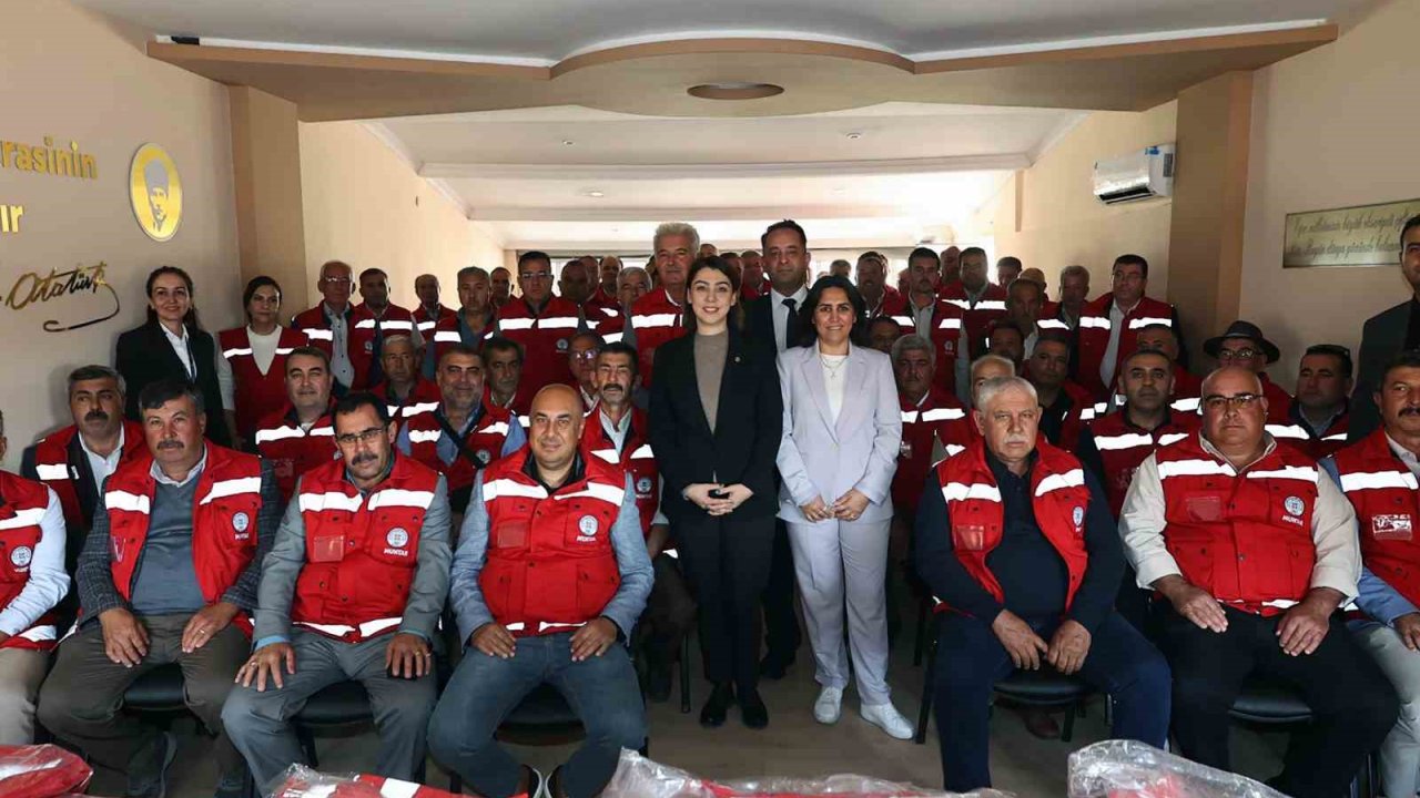 Muğla Büyükşehir’den 574 muhtara özel yelek