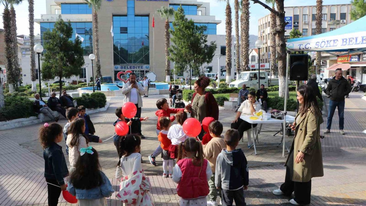 Söke’de Belediye Meydanı renkli görüntülere sahne oldu