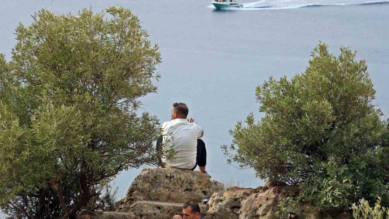 Biri ölümün ucunda, diğerleri manzara keyfinde