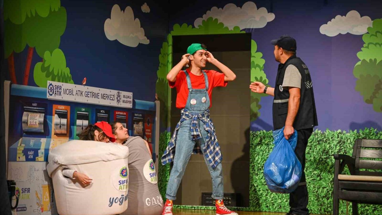 Selçuklu Belediyesi tiyatro oyunu ile öğrencilere sıfır atık bilinci kazandırıyor