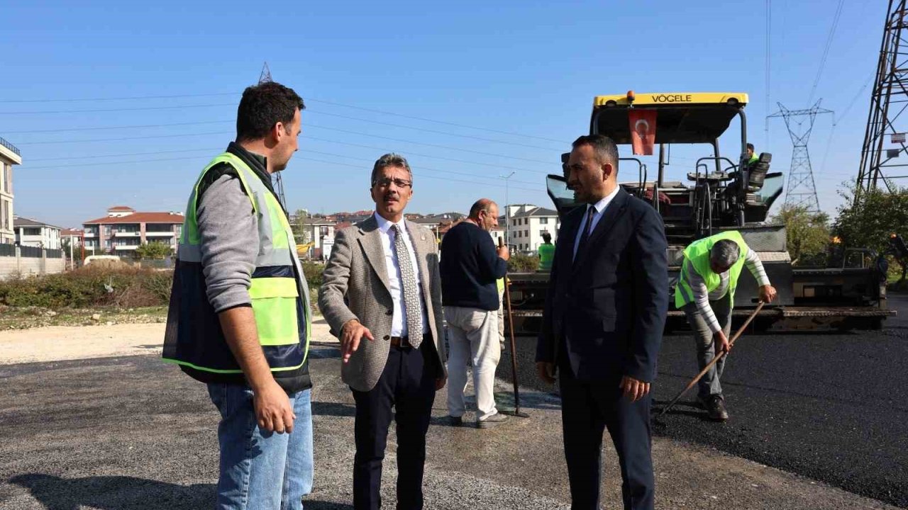 Erenler’de asfalt mesaisi tüm hızıyla sürüyor