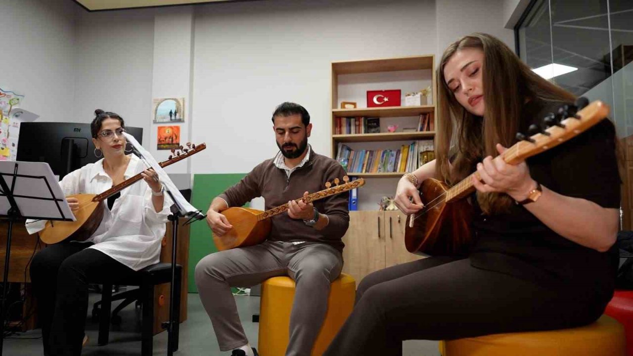 Başiskele’de her yaşa ücretsiz bağlama eğitimi