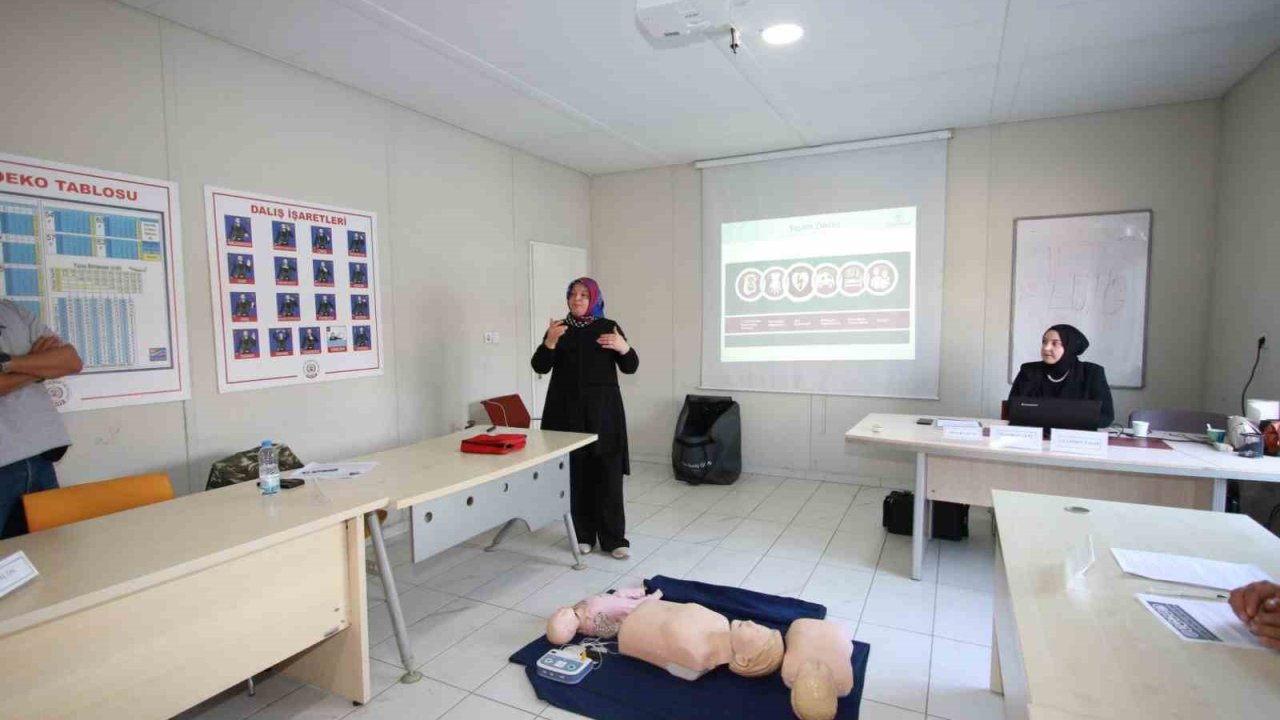 Yol ve bakım personeline ilk yardım eğitimi