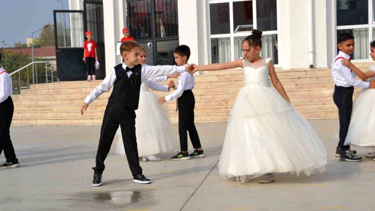 ‘Son Balo’ gösterisi ile 10 Kasım’a özel anma