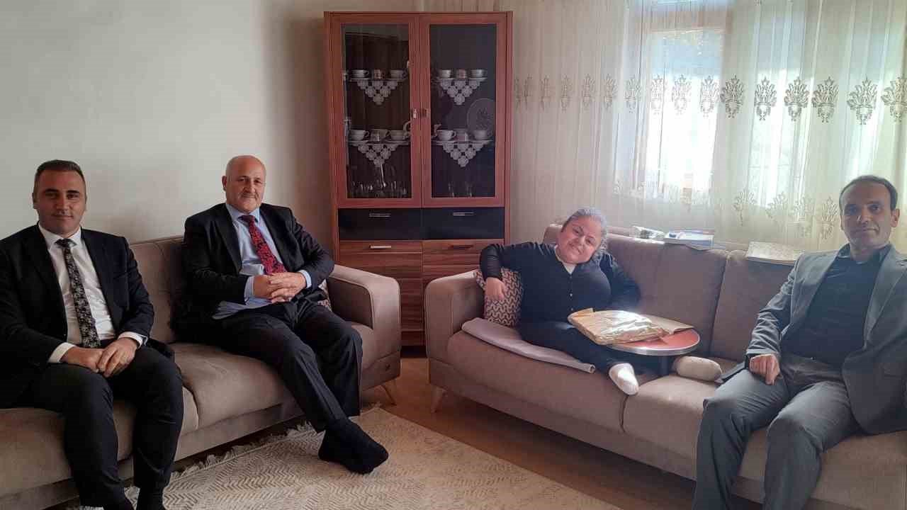 Evde eğitim hizmeti alan öğrenciye moral ziyareti