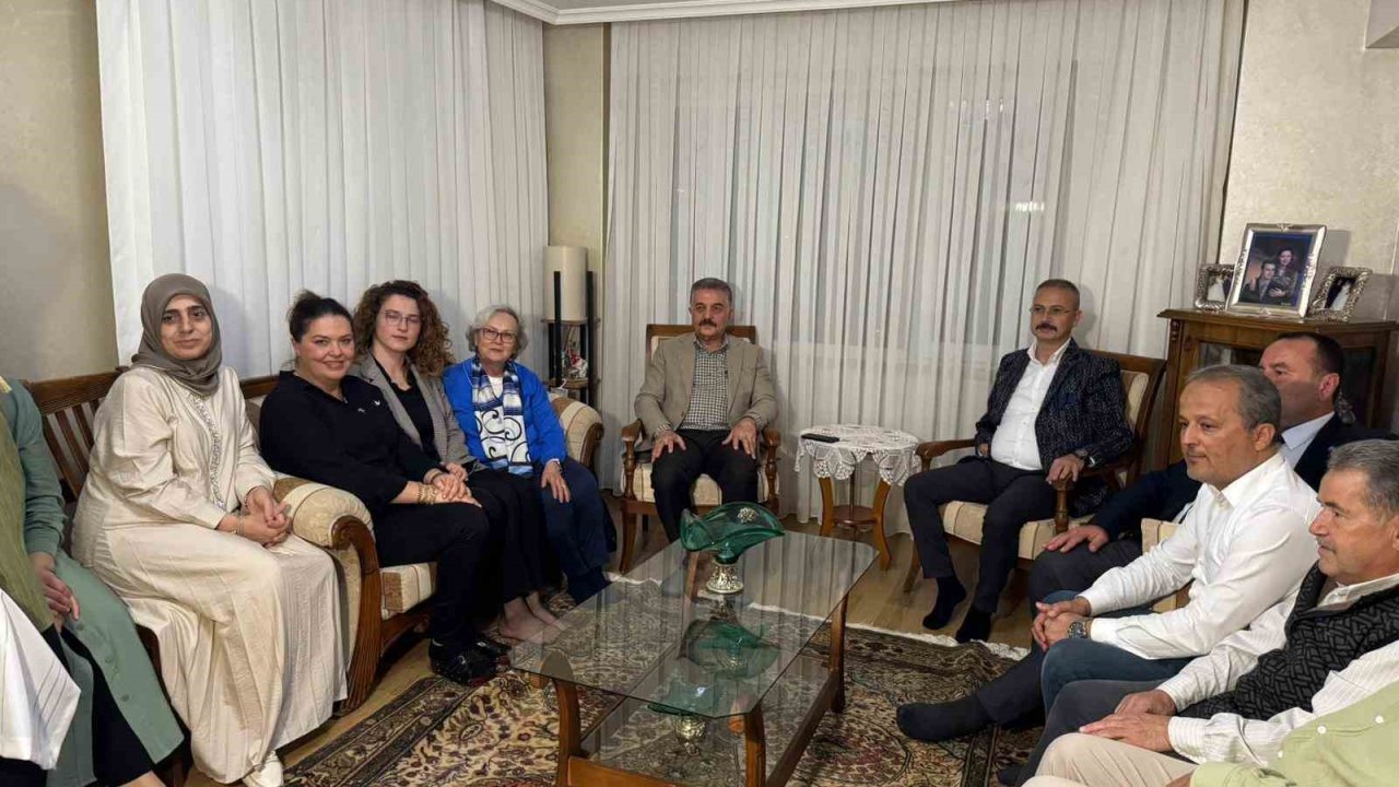 MHP, "Terörsüz Türkiye" hedefiyle kapı kapı vatandaşla buluşuyor