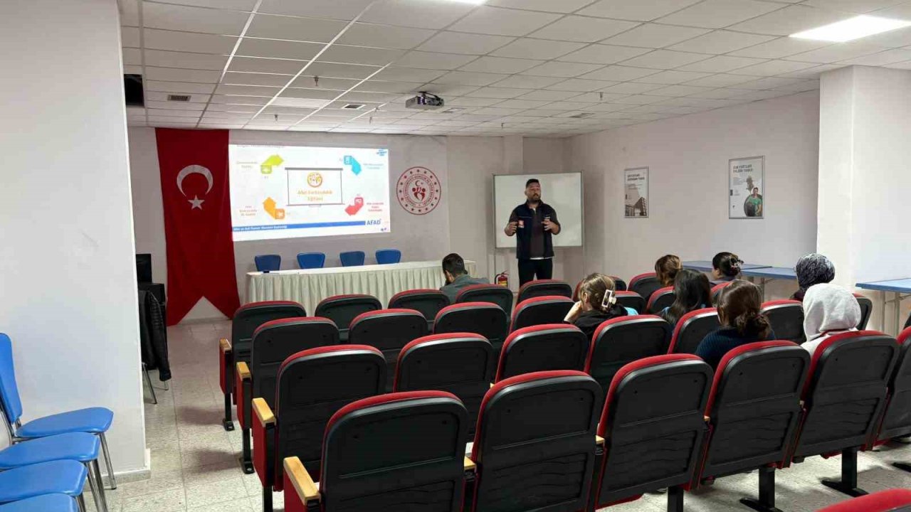 Eskişehir’de afet ve yangın farkındalık eğitimleri sürüyor