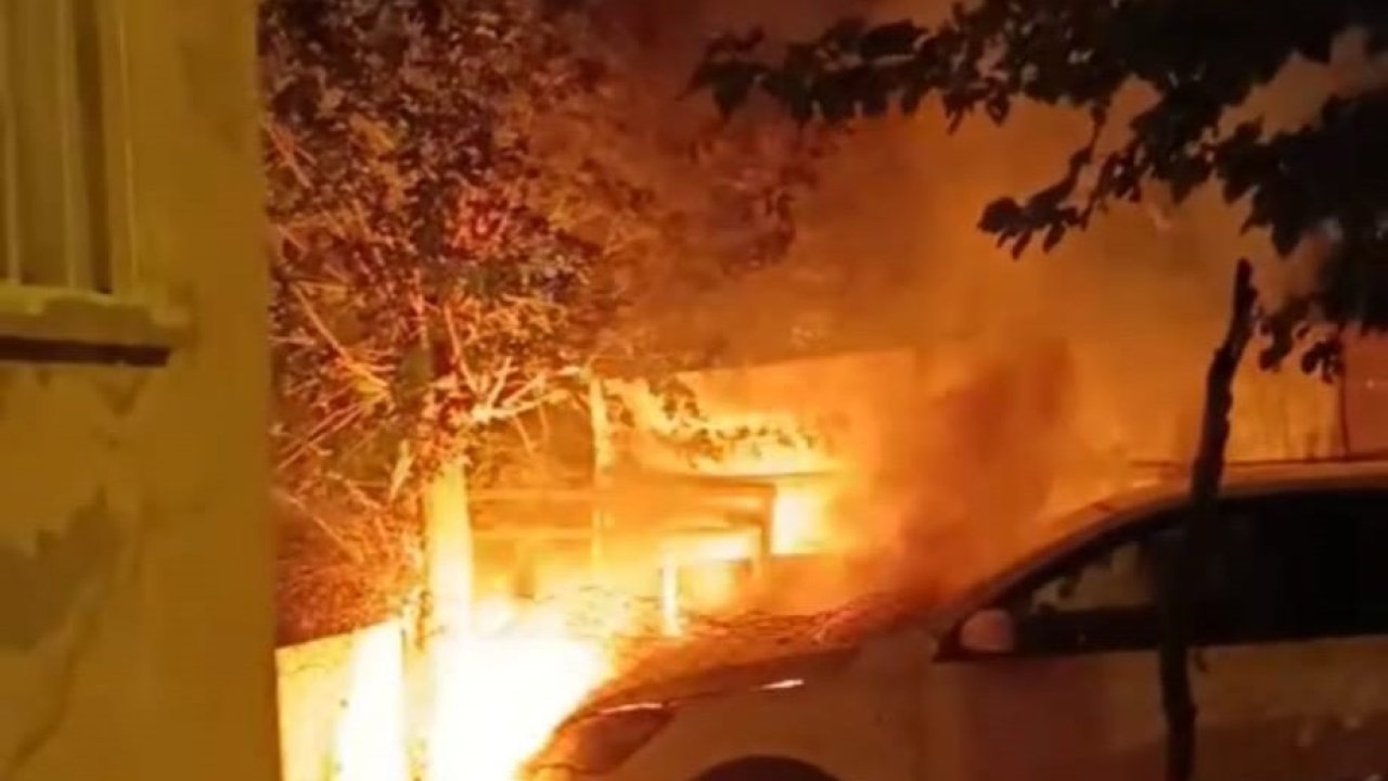 Batman’da park halindeki otomobil alev aldı