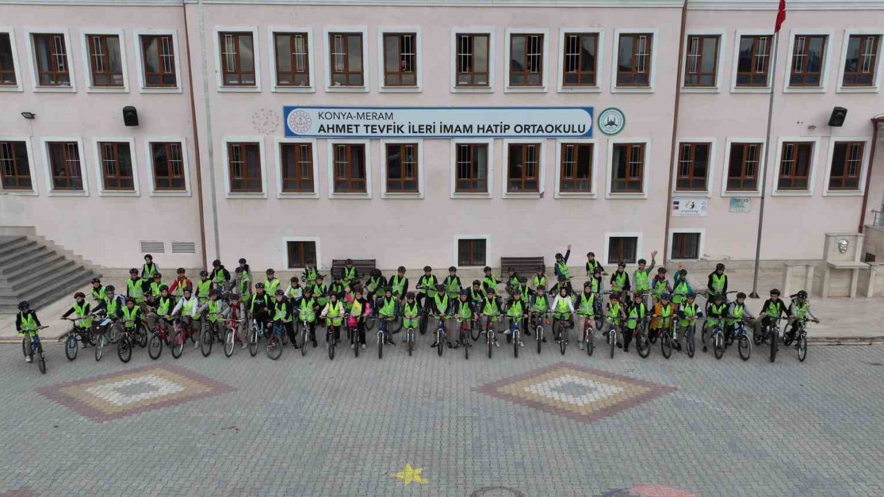 Konya Büyükşehir’in "Güvenli Okul Yolları Projesi" sonrası okula bisikletle giden öğrenci sayısı artıyor