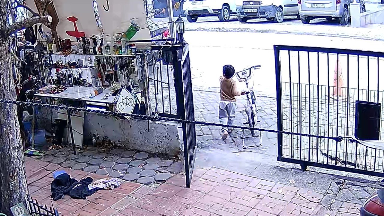 Bisikletini çalan çocuklara üzülen adam "İsteselerdi verirdim, böyle yapmalarına üzüldüm" dedi