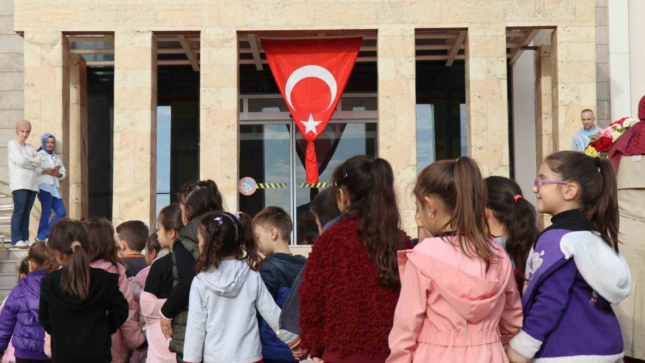 Anıtkabir ruhunu Denizli’de yaşayan öğrenciler Ata’sının huzuruna çıktı