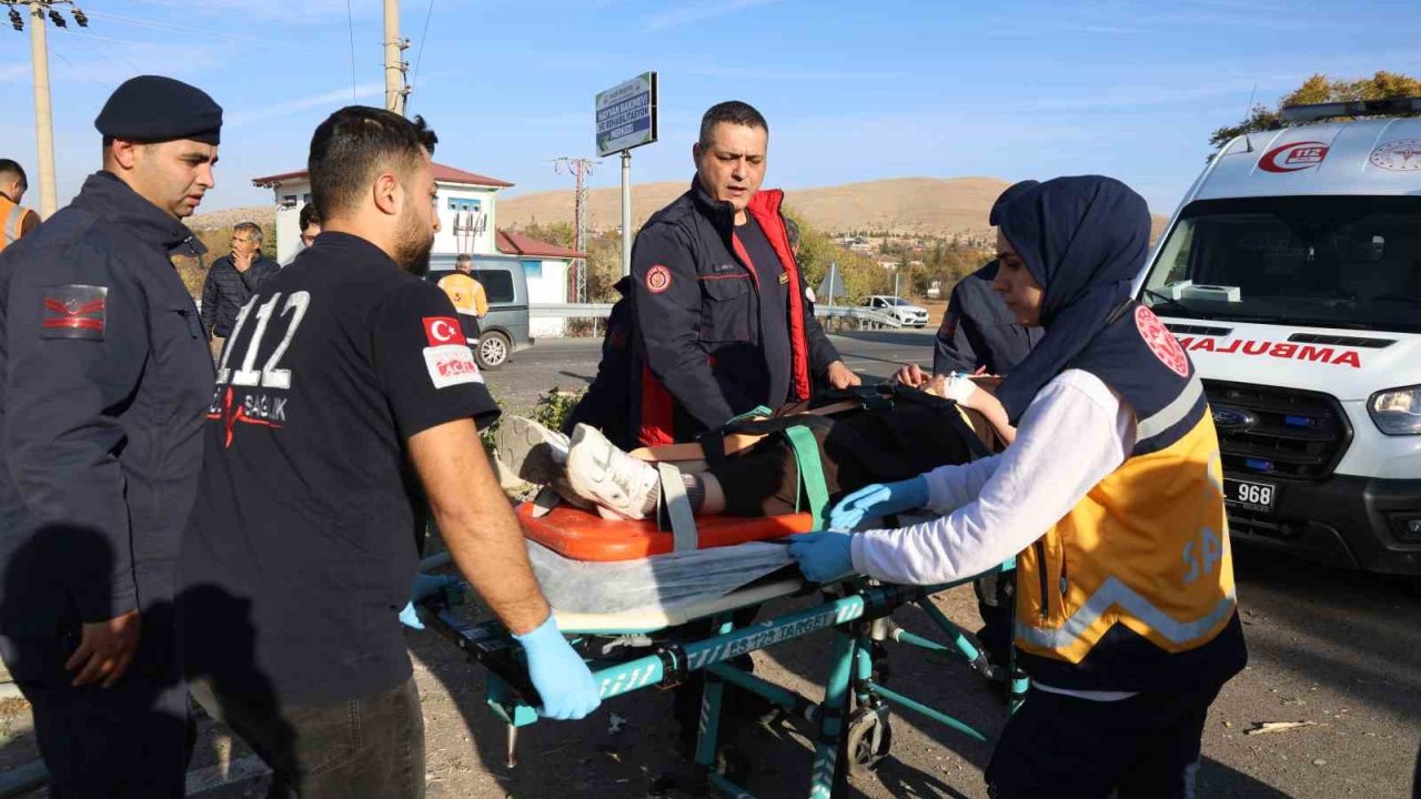 Elazığ’da feci kaza: 2’i ağır 6 yaralı