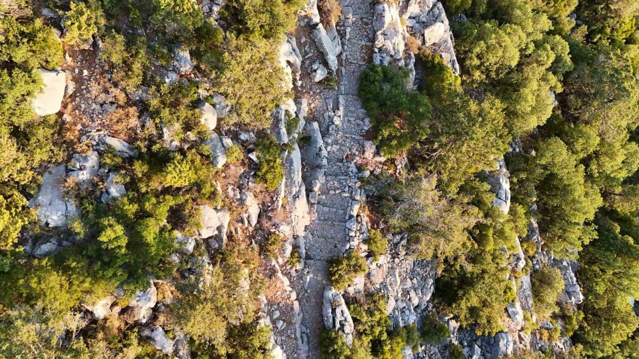 Antalya’da 3 bin 650 metrelik tarihi Kervan Yolu rotası dron ile görüntülendi