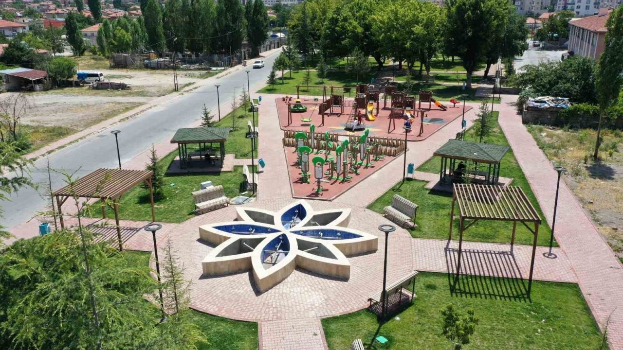 Başkan Çolakbayrakdar: "Kişi başına 17,60 metrekare yeşil alan, 530 park ve 965 bin ağaçla geleceğe nefes, şehre oksijen"