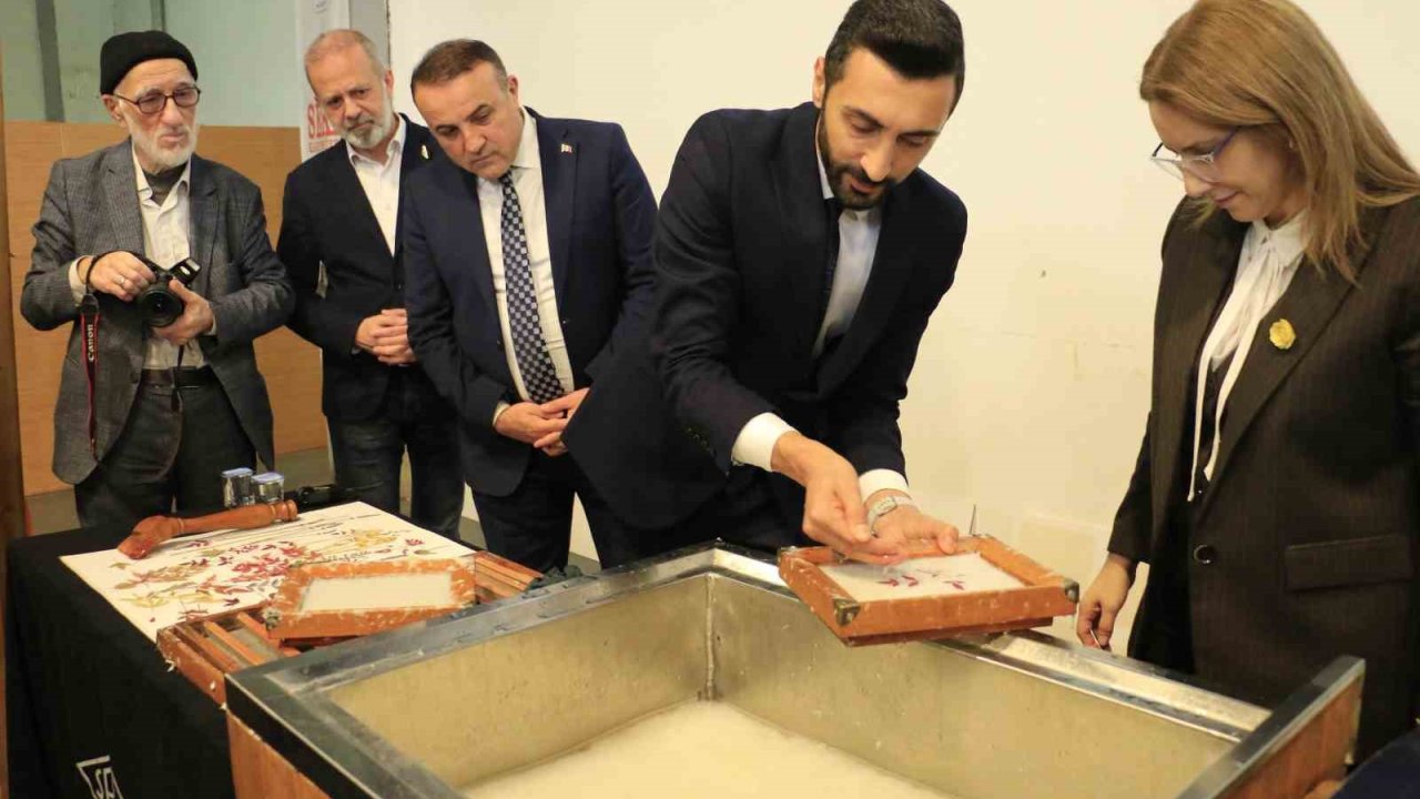 Kağıtta açan çiçekler sergisi SEKA’da açıldı