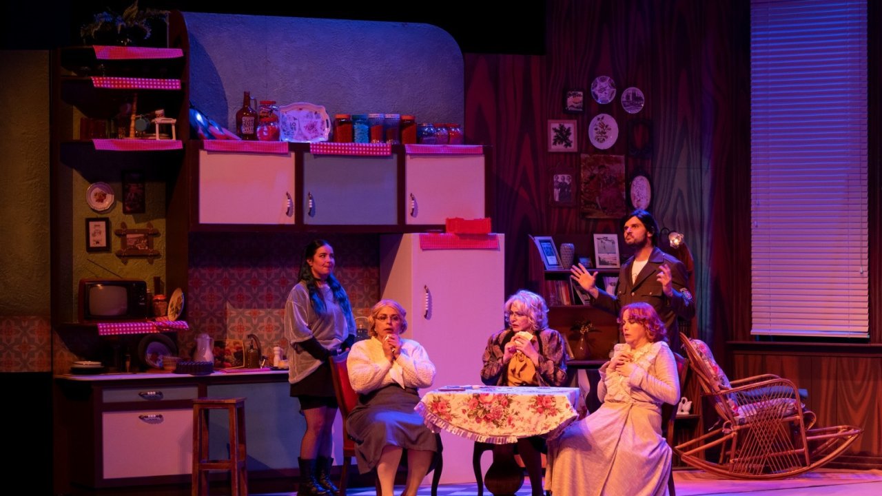 "Üç Jokerli Konken" Adana’da kapalı gişe sahnelendi