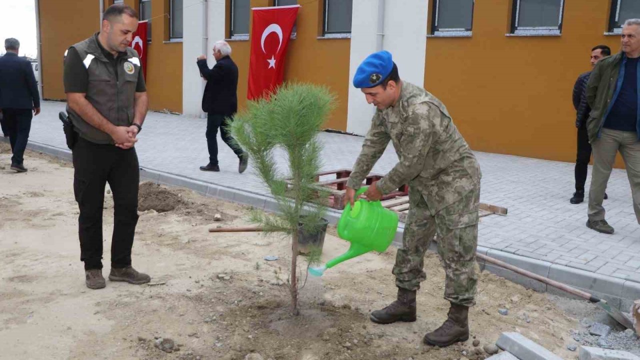 Söke’de "Yeşil Vatan" için fidanlar toprakla buluştu