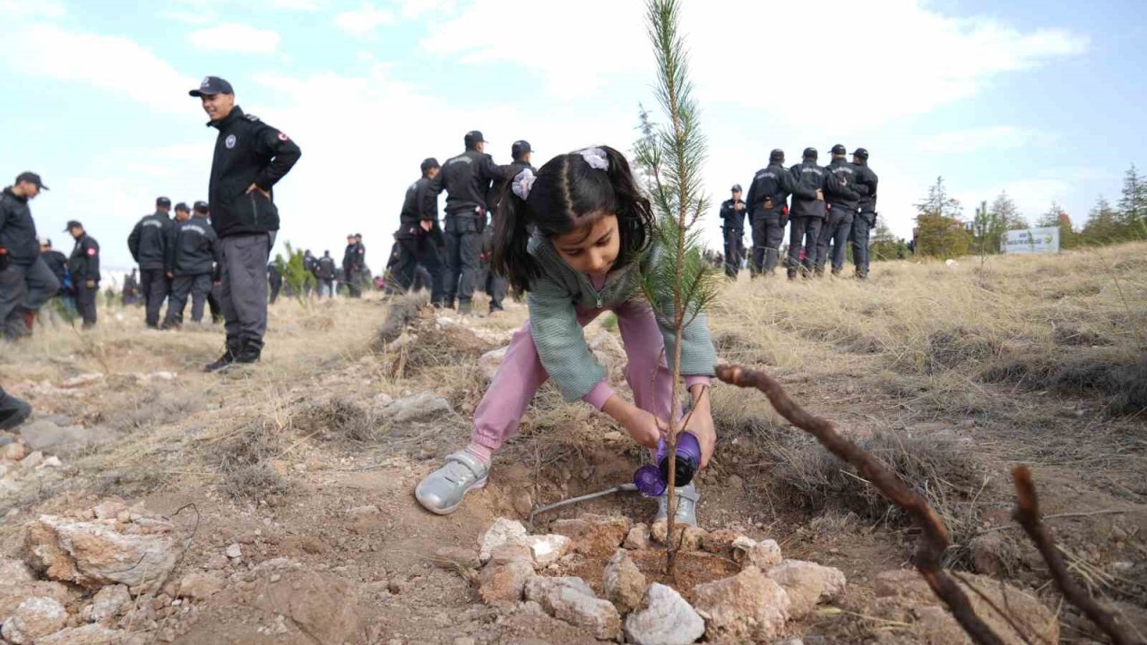 Niğde’de 5 bin fidan toprakla buluşturuldu