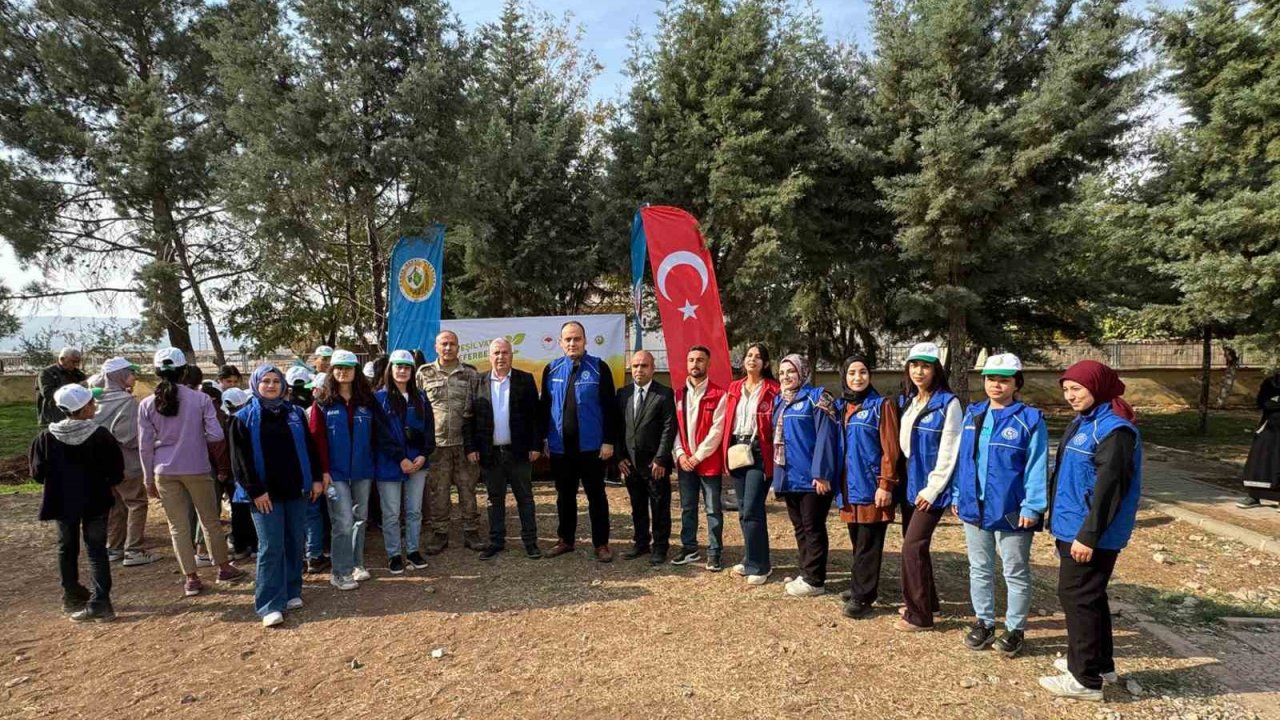 Araban’da Cumhuriyet’in 102. yılı için 102 fidan dikildi