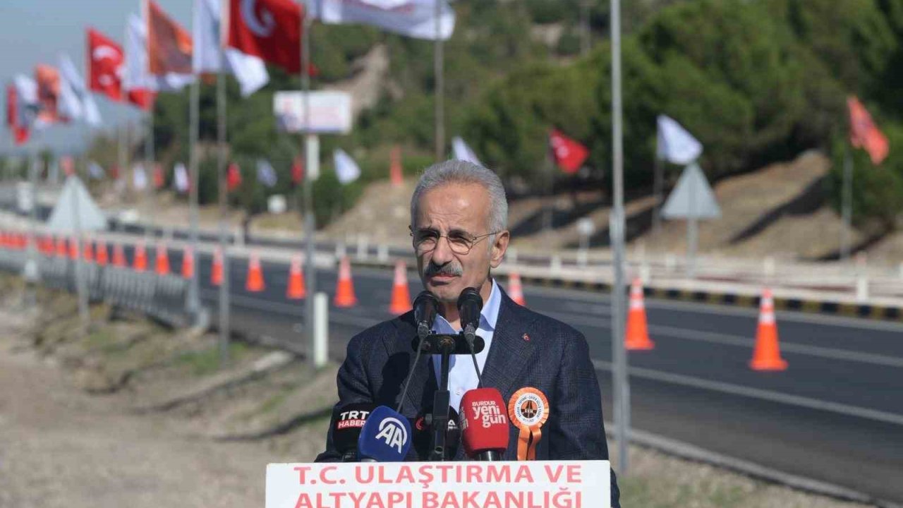Bakan Uraloğlu: "38 kilometrelik bisiklet yolunun yapım çalışmalarına devam ediyoruz"