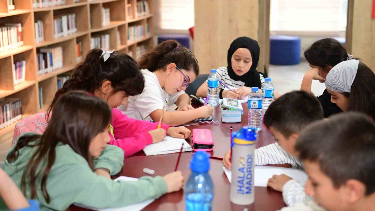 Osmangazi’de çocuklar hayallerini kağıda döküyor