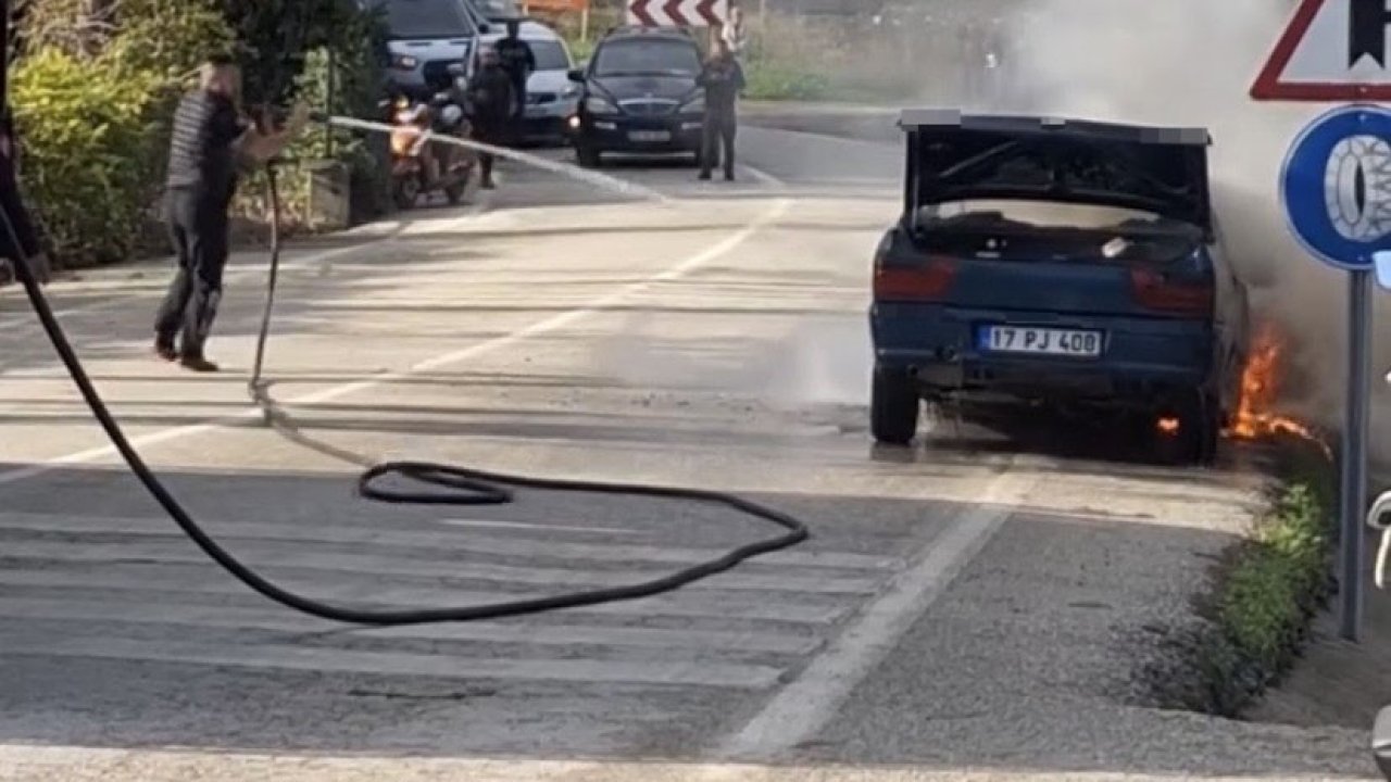 Eceabat’ta seyir halindeki otomobil yanarak kullanılamaz hale geldi