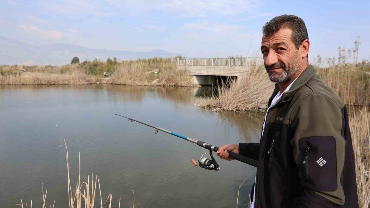 Menderes Deltası, stres atmak isteyenlerin akınına uğruyor