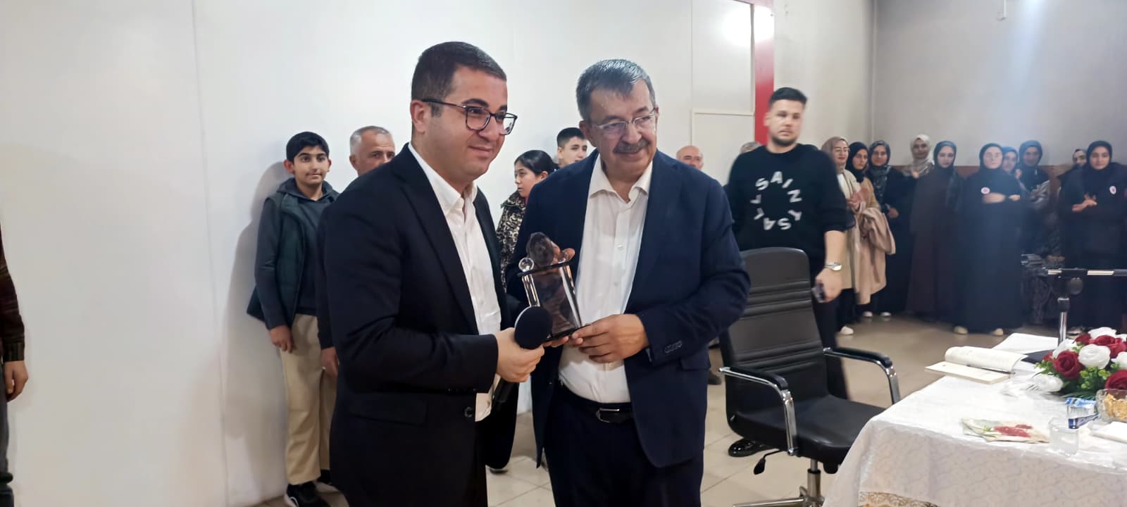 Hayati İnanç,sevgisi Kağızman'da salona sığmadı,