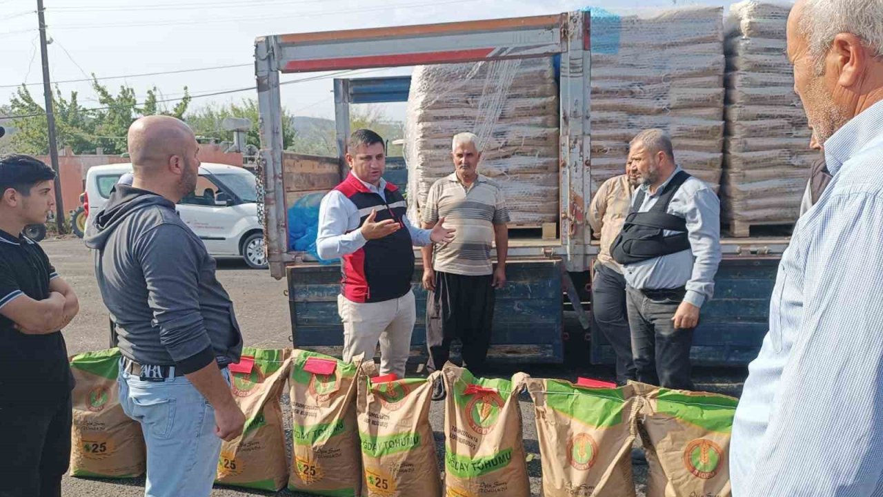 İmamoğlu’nda yangından etkilenen üreticilere buğday tohumu desteği