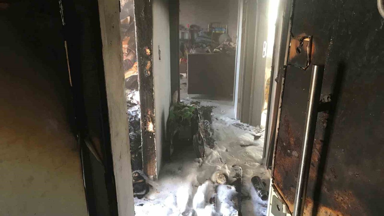 600 Evler Mahallesi’nde apartman dairesinde yangın paniği