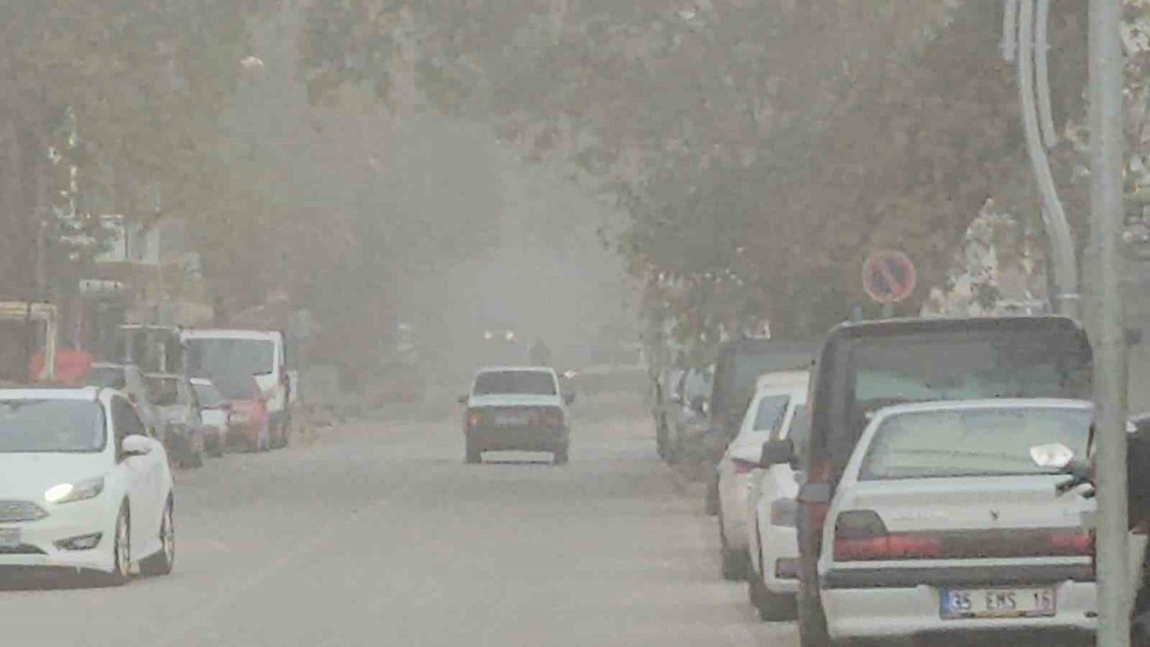 Sındırgı’da sis etkili oldu