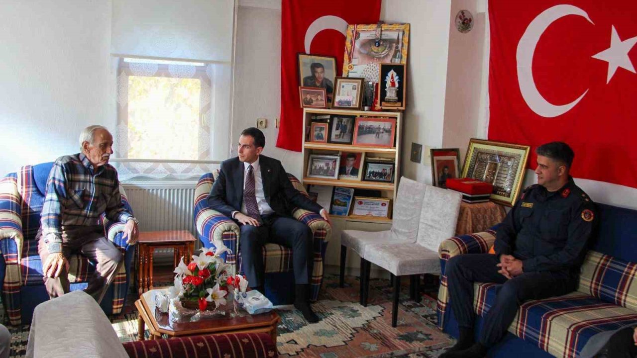 Hisarcık Kaymakamı Erkan Atam’dan, şehit mezarına ve ailesine ziyaret