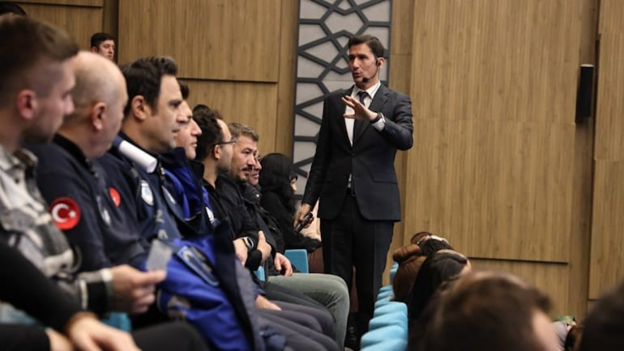 Kütahya Belediyesi’nden personeline "Etkili İletişim Davranış Biçimleri" eğitimi