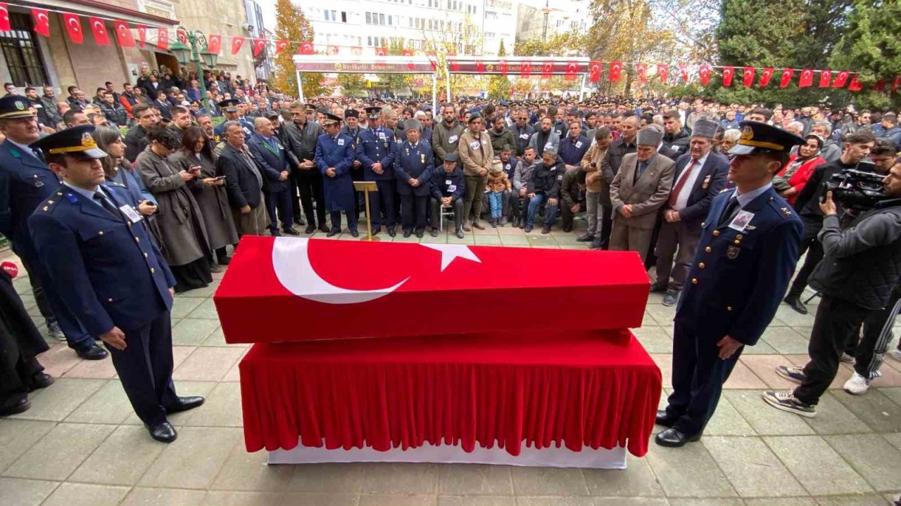 Eskişehirli şehit üsteğmen Emre Mercan gözyaşlarıyla son yolculuğuna uğurlandı