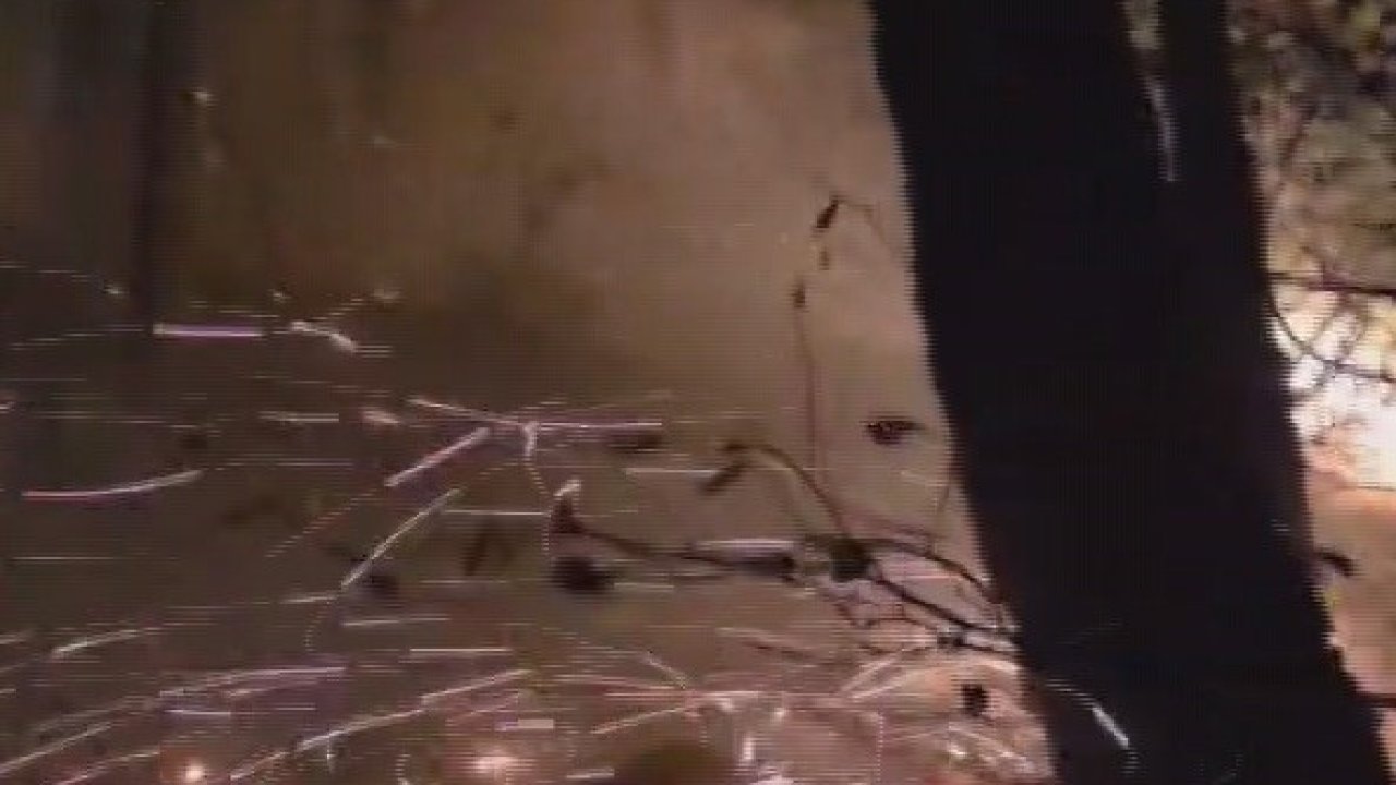 Hatay’da yıldırımın düştüğü ormanlık alandaki yangın 16’ncı saatte kontrol altına alındı