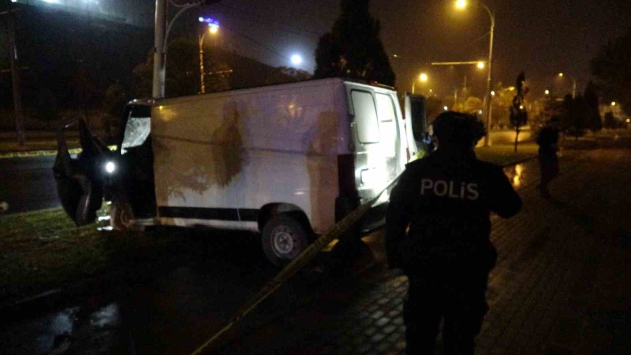 Malatya’da aydınlatma direğine çarpan minibüs sürücüsü hayatını kaybetti