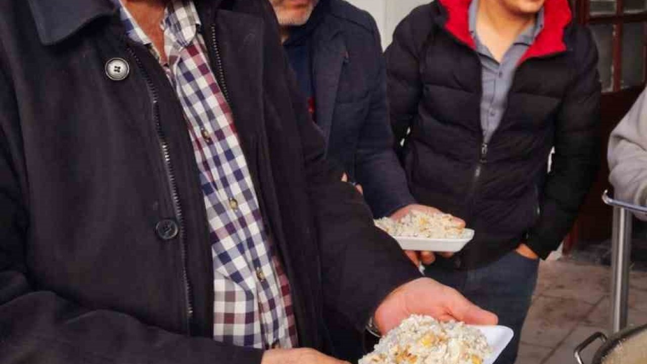 Unutulmaya yüz tutmuş ‘Tarihi Odunpazarı Pilavı’ vatandaşlara ikram edildi