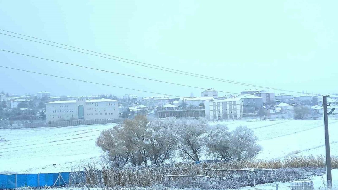 Kırşehir’de yüksek kesimler beyaza büründü