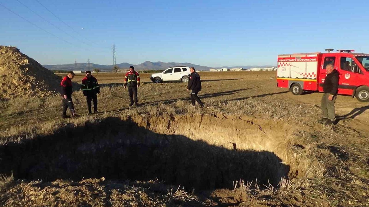 Dört metrelik çukura düşen keçi itfaiyece kurtarıldı