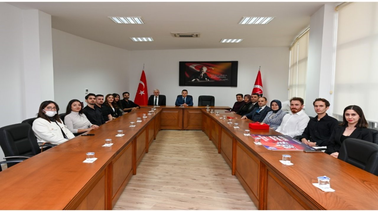 Rektör Topal, Teknofest 2025 ve Türkiye 2053 yarışmalarında dereceye giren öğrencileri tebrik etti