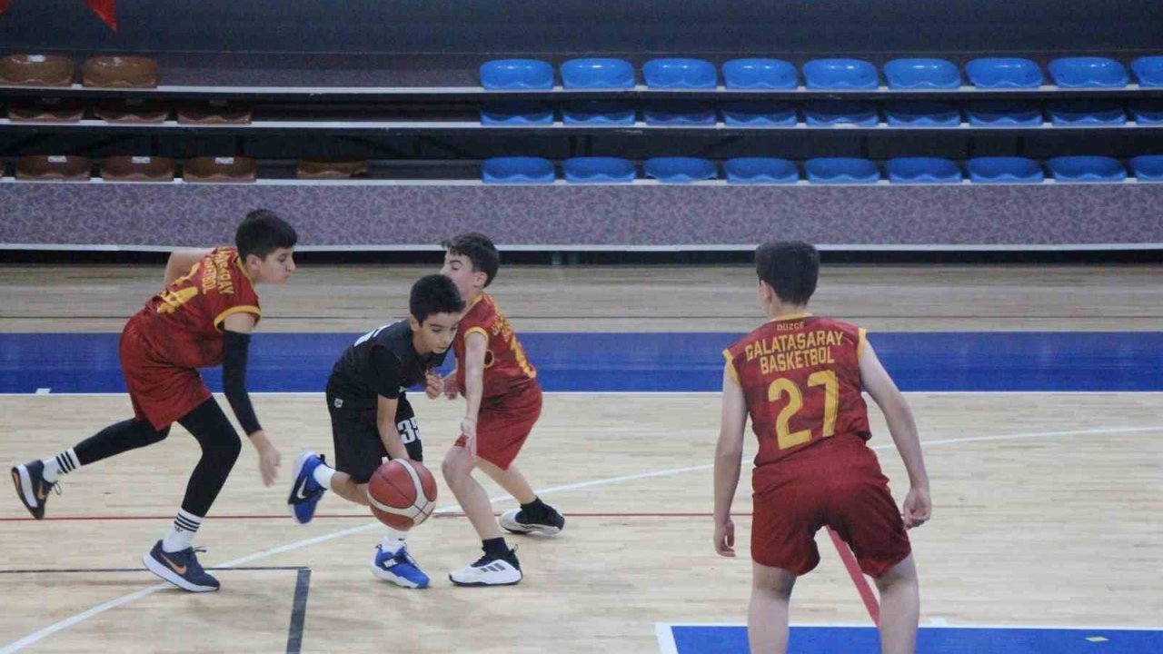 Düzce’de U-14 erkekler basketbol yerel lig heyecanı başladı