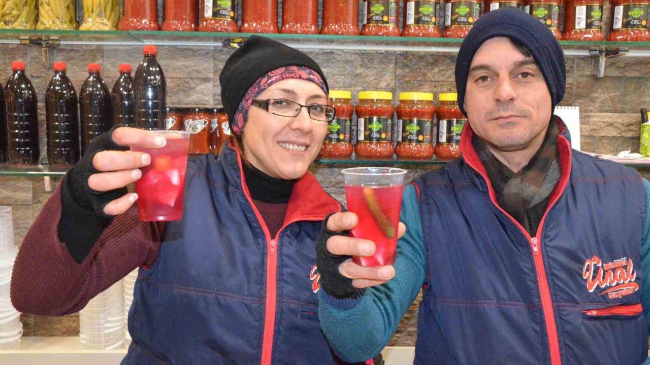 Neşeli Günler filmi gerçek oldu: Eşinin dükkanı karşısına turşucu açtı