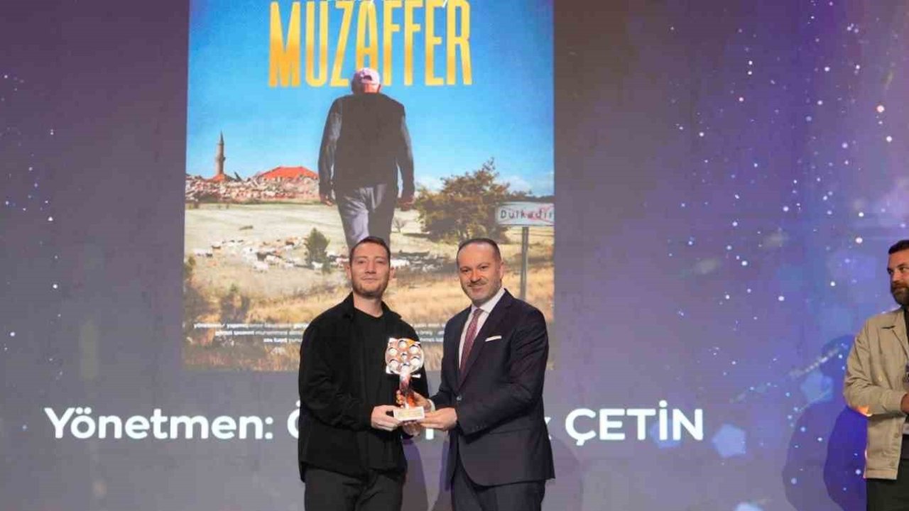 Tavşanlılı yönetmen Ömer Faruk Çetin "Muzaffer" adlı film ile en iyi belgesel film ödülü aldı