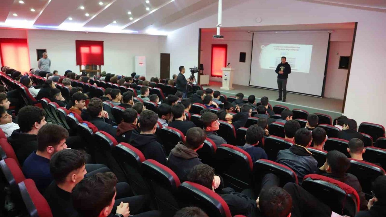 Elazığ’daki liselerde Fırat Üniversitesi tanıtıldı