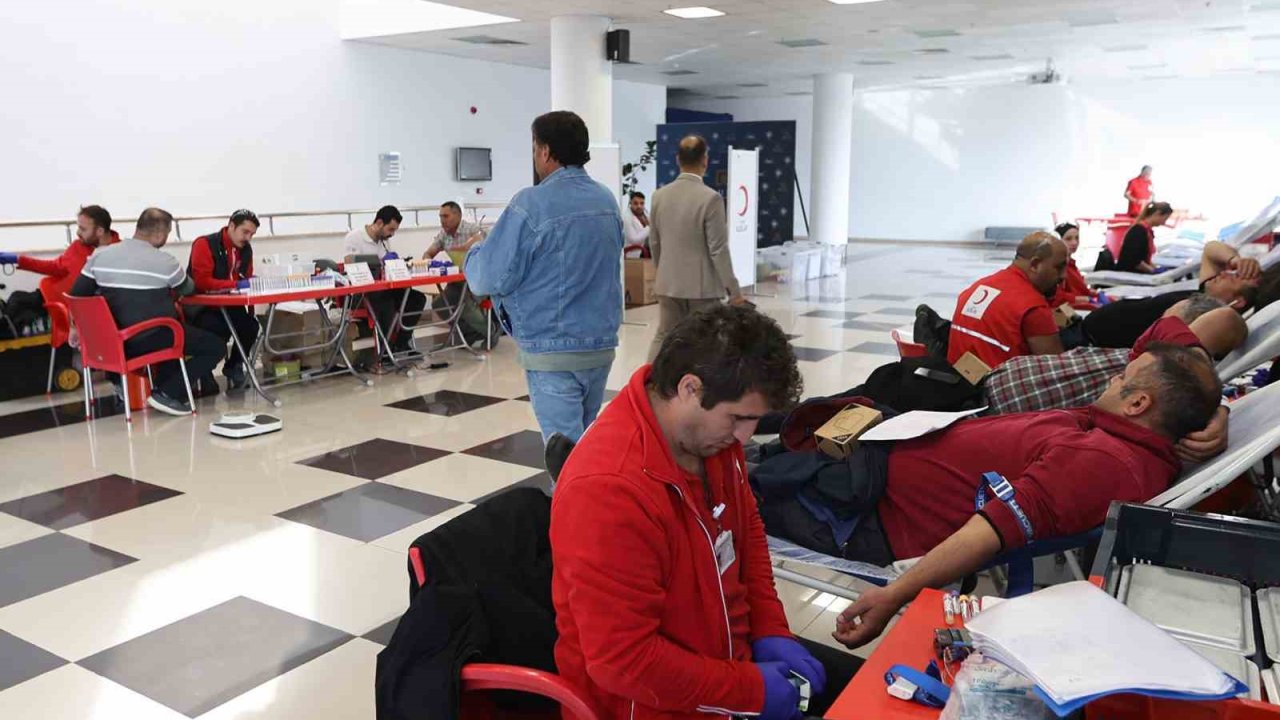 Muğla Büyükşehir, Kızılay’a kan bağışı desteğini Menteşe’de başlattı